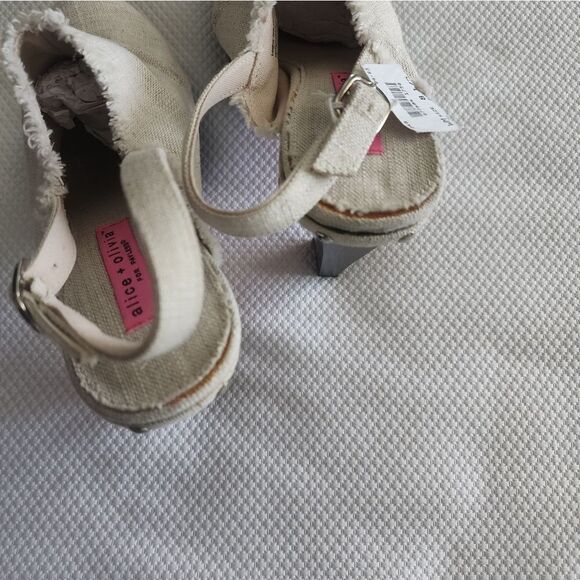 Alice + Olivia Cream and Black Mules with Platform - Picture 7 of 10